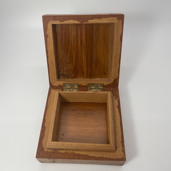 Vintage burl walnut wood trinket 3,5 inch by 3,5 inch #337 - Picture 2 of 6